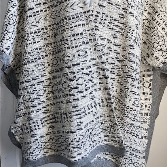 NWT JACK BY BB DAKOTA Archibald Jacquard Terry Poncho - Picture 4 of 9